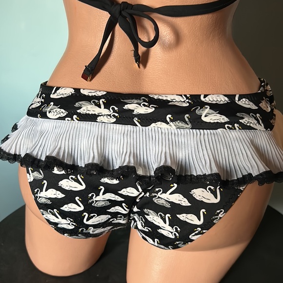 Betsey Johnson black white pink swan lake bikini swimsuit ruffle bow doll M - Picture 7 of 11